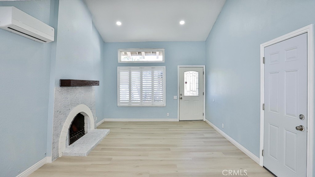 MLS #OC25233956 image #8