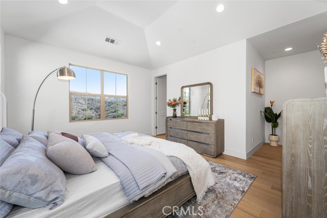 MLS #OC25233989 image #14