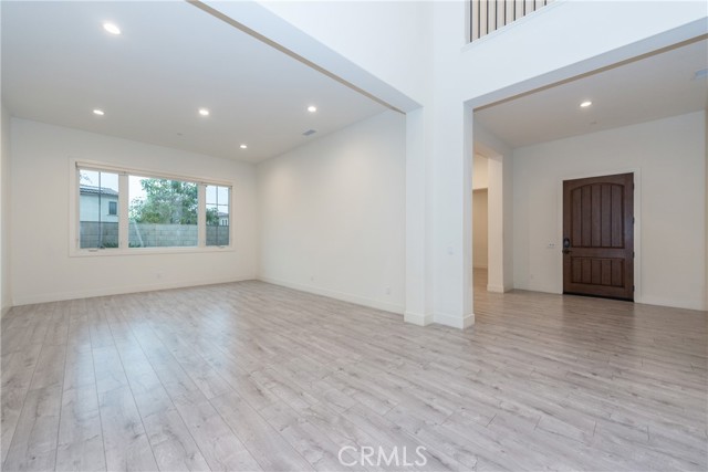 MLS #OC25234013 image #1