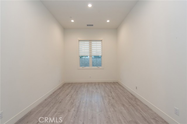 MLS #OC25234013 image #4