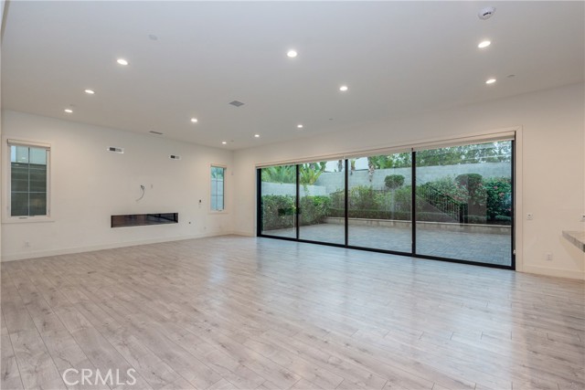 MLS #OC25234013 image #6