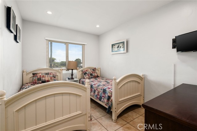MLS #OC25234094 image #17
