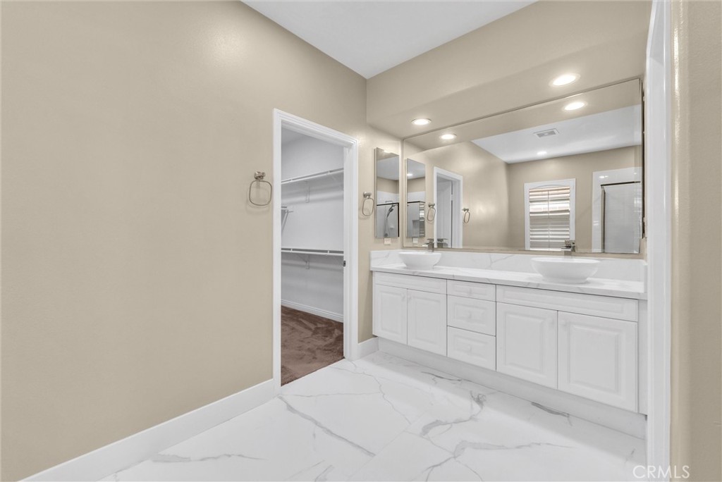 MLS #OC25234140 image #25