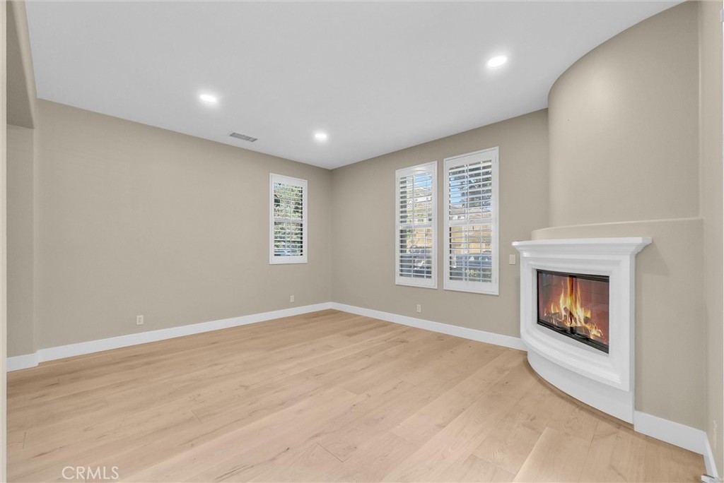 MLS #OC25234140 image #5