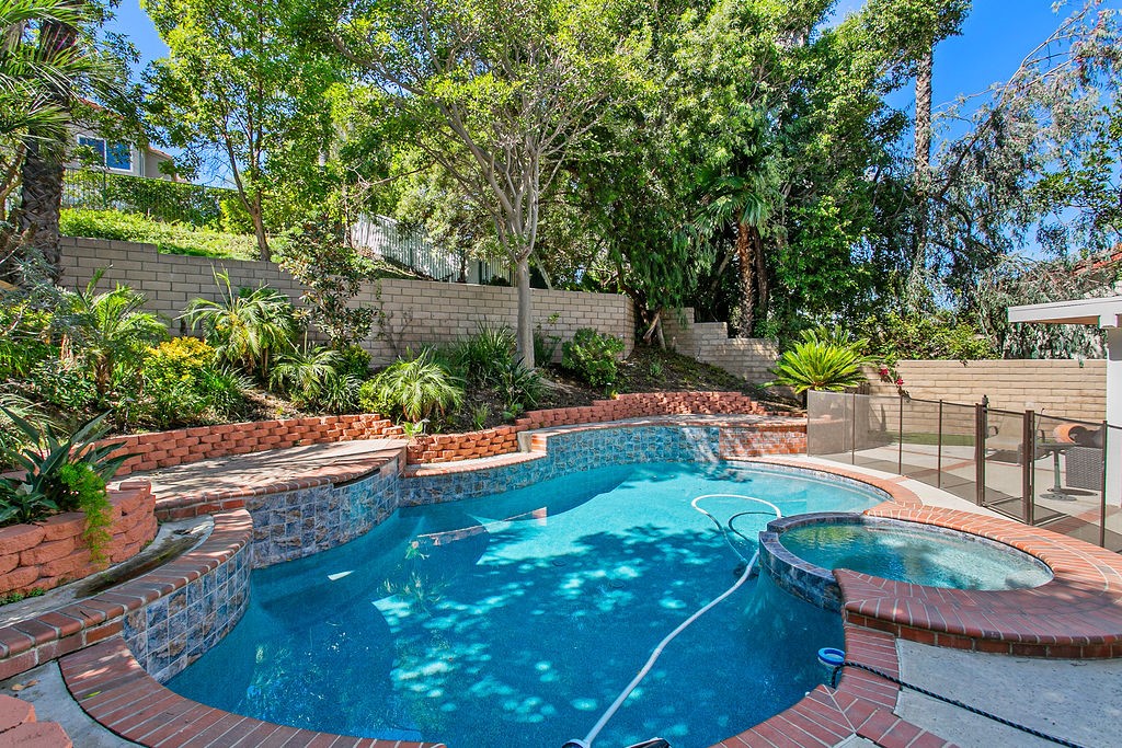 MLS #OC25234151 image #16