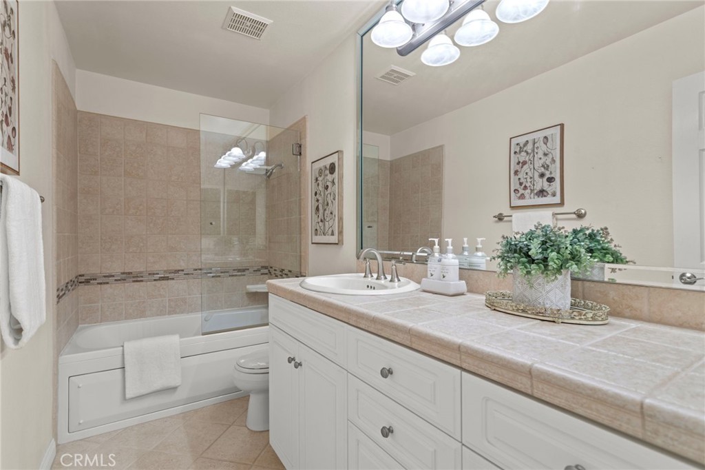 MLS #OC25234322 image #24