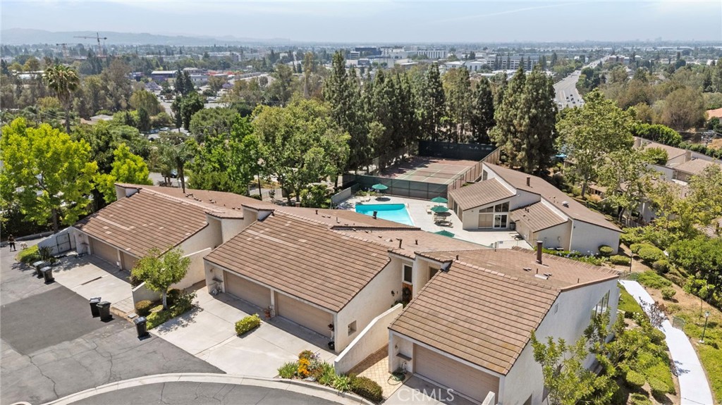 MLS #OC25234322 image #32