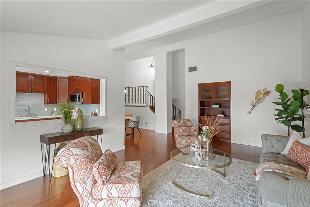 MLS #OC25234322 image #4