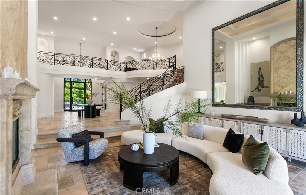 MLS #OC25234337 image #2