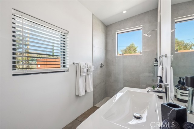 MLS #OC25234362 image #23