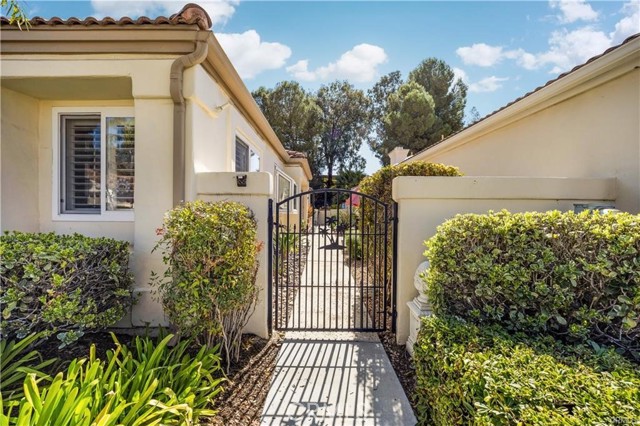 MLS #OC25234370 image #1