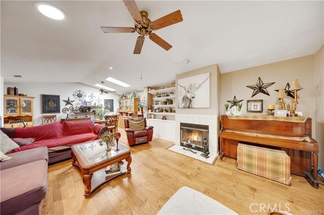 MLS #OC25234370 image #10