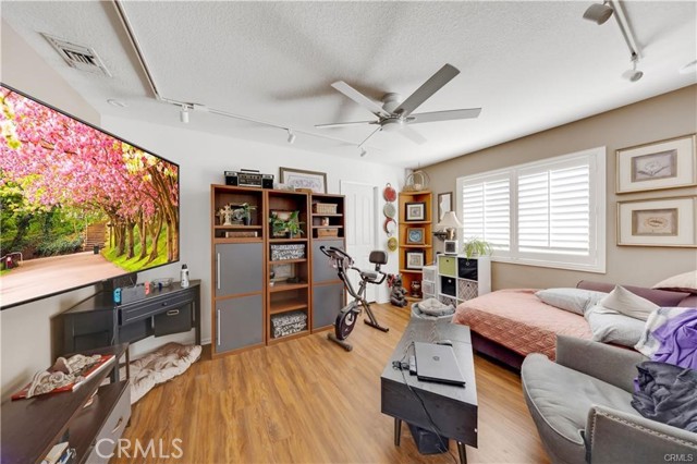 MLS #OC25234370 image #21