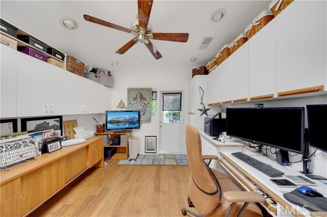 MLS #OC25234370 image #23