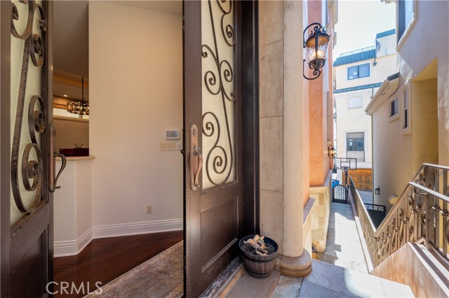 MLS #OC25234374 image #1