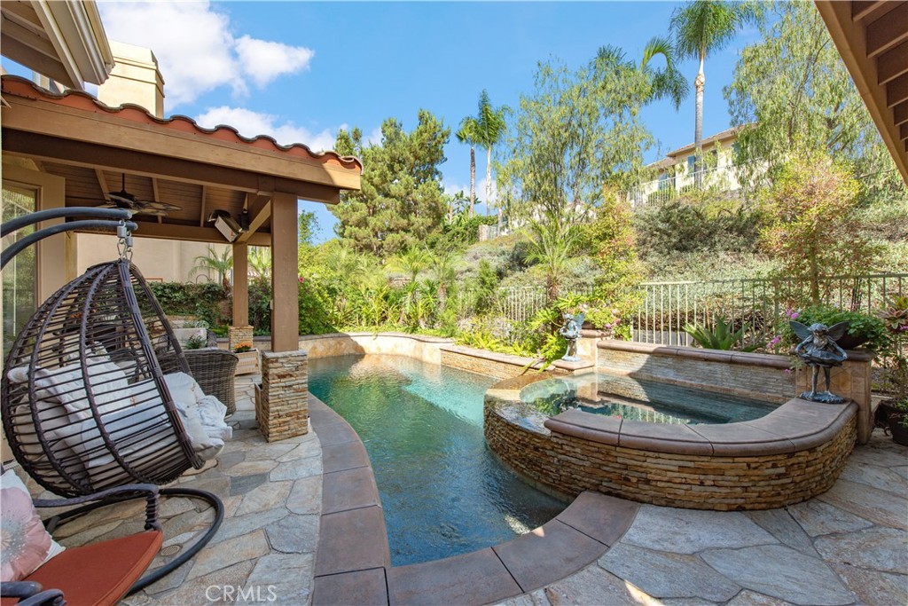 MLS #OC25234504 image #9