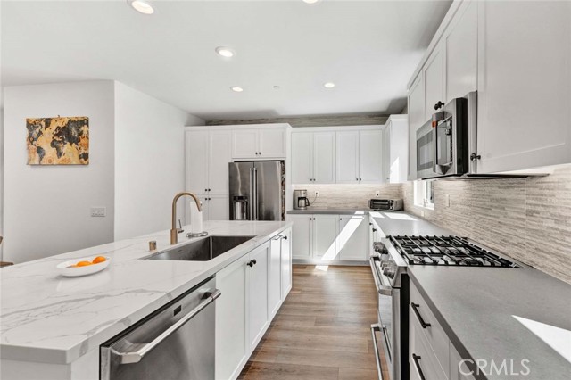 MLS #OC25221235 image #5