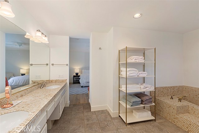 MLS #OC25234646 img 4