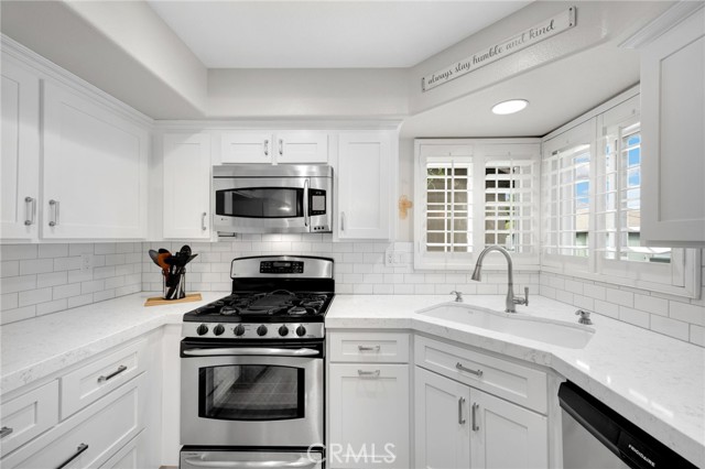 MLS #OC25234698 image #16