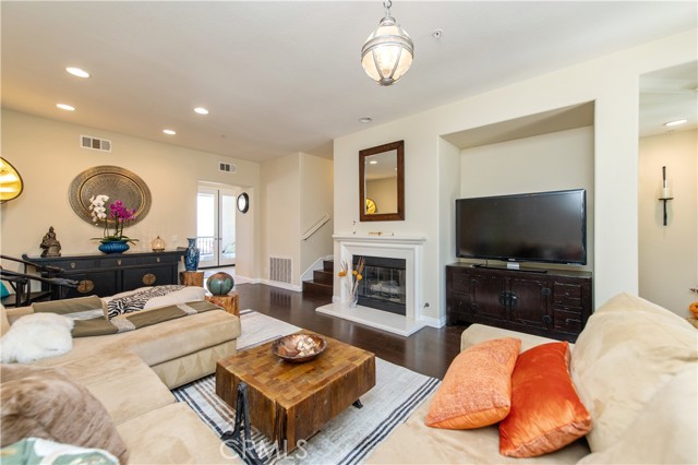 MLS #OC25234749 image #4