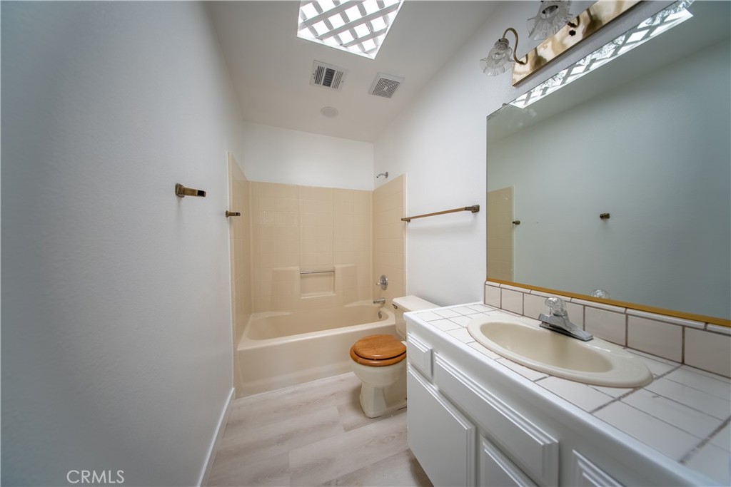 MLS #OC25234855 image #22