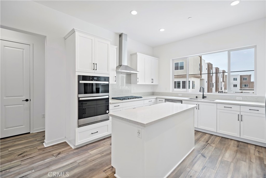 MLS #OC25234934 image #2