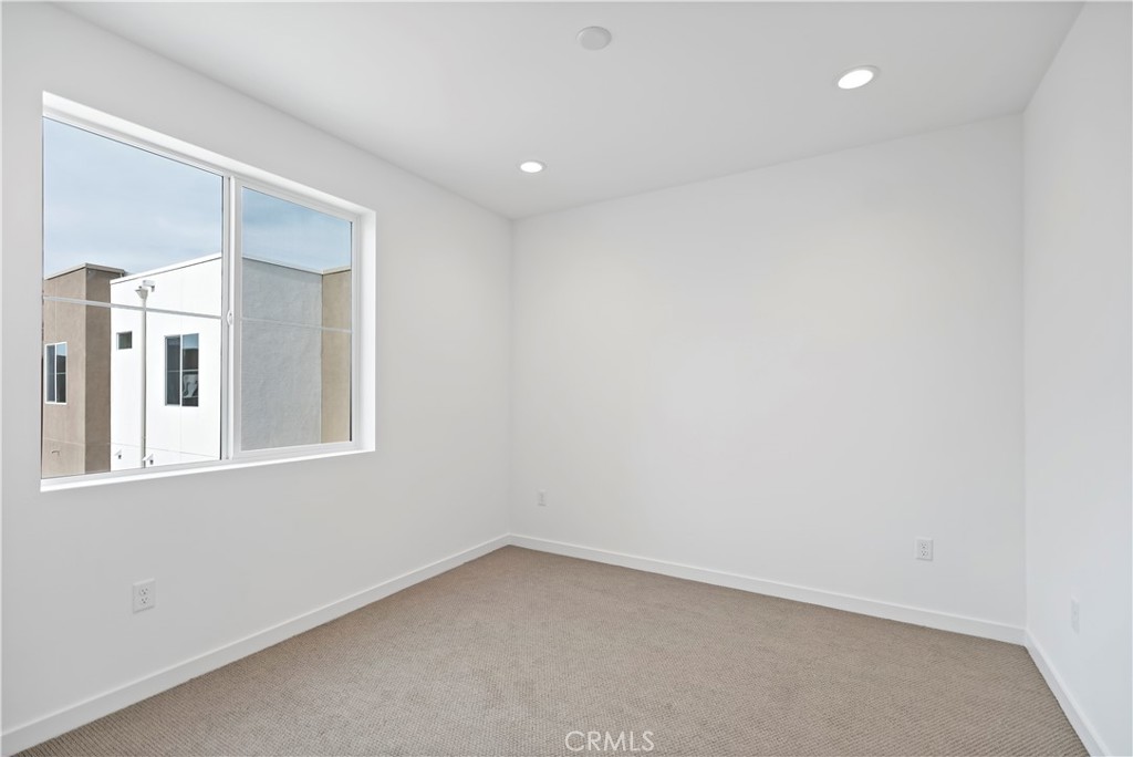 MLS #OC25234934 image #24