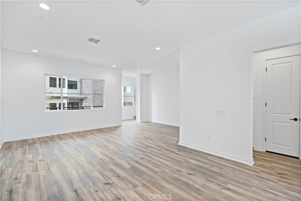 MLS #OC25234934 image #8