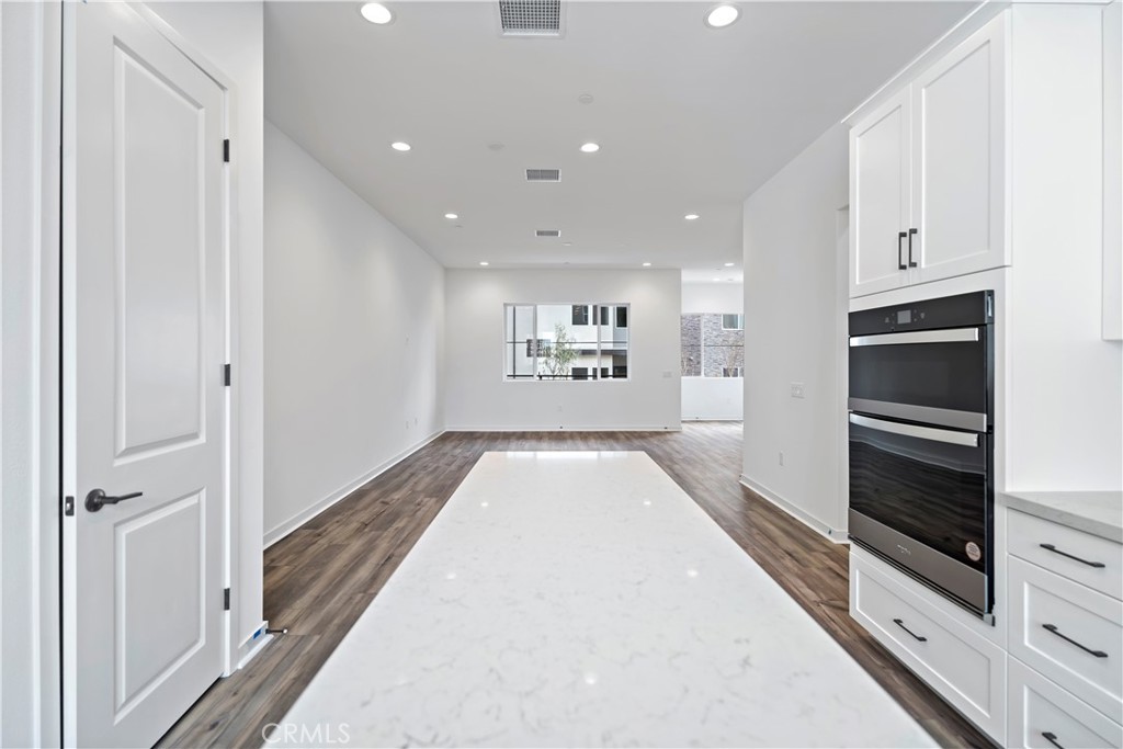 MLS #OC25234934 image #9