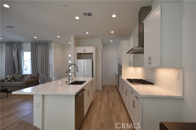 MLS #OC25235047 image #12