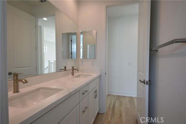 MLS #OC25235047 image #30