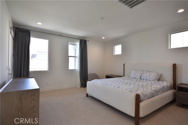 MLS #OC25235047 image #38