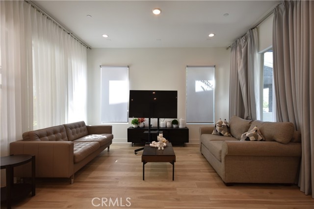 MLS #OC25235047 image #8