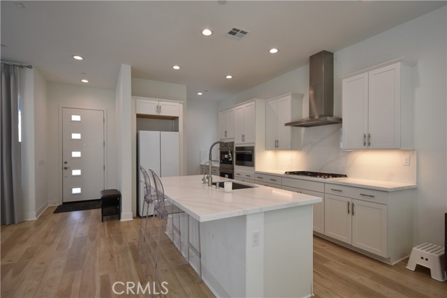 MLS #OC25235047 image #9