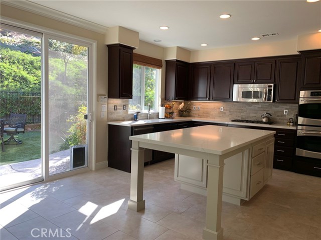 MLS #OC25235050 image #5