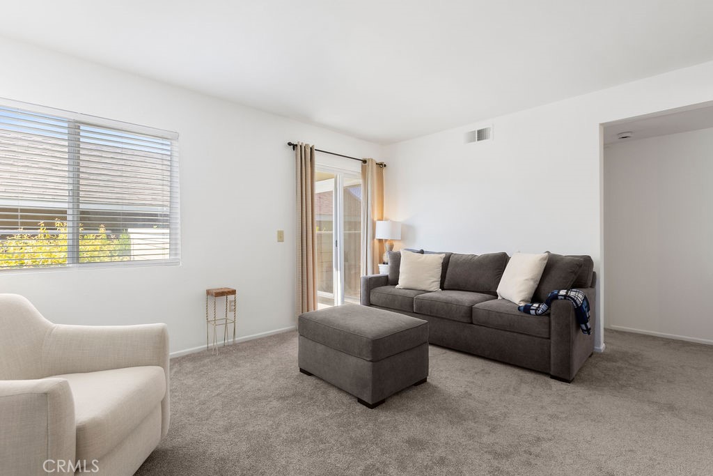 MLS #OC25235070 image #1