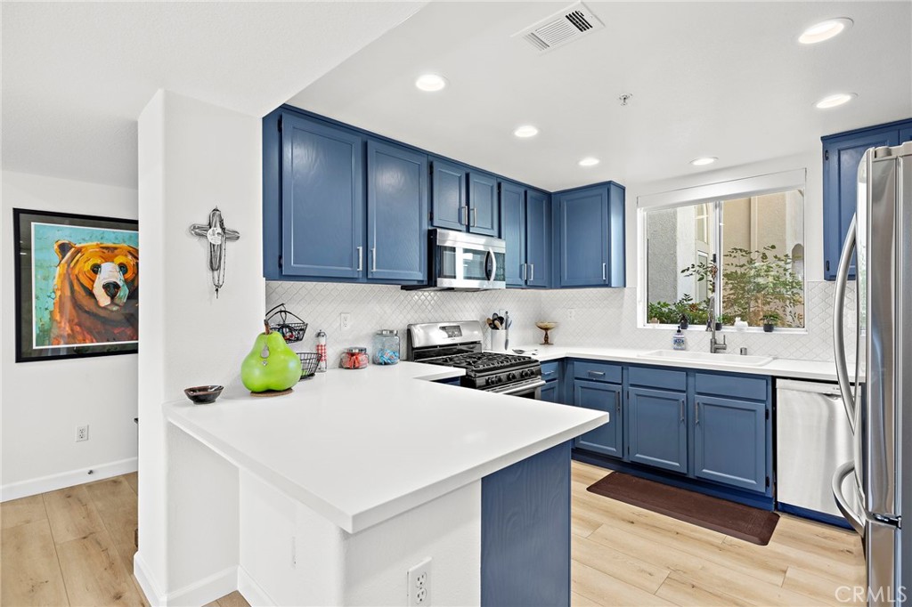 MLS #OC25235109 image #1