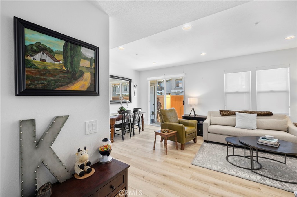 MLS #OC25235109 image #4