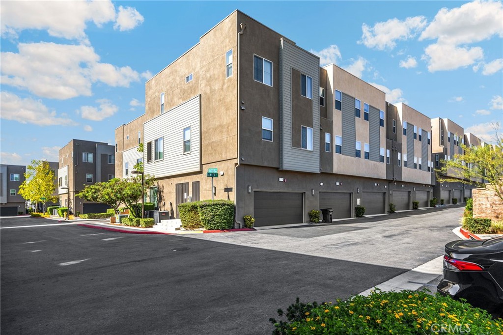 MLS #OC25235222 image #0