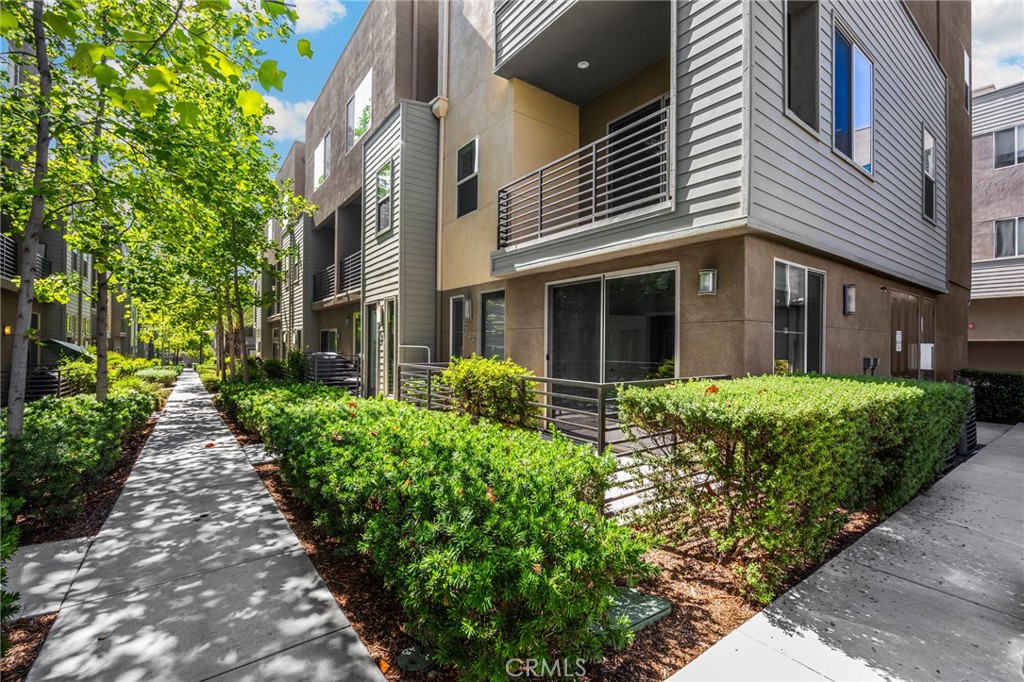 MLS #OC25235222 image #1