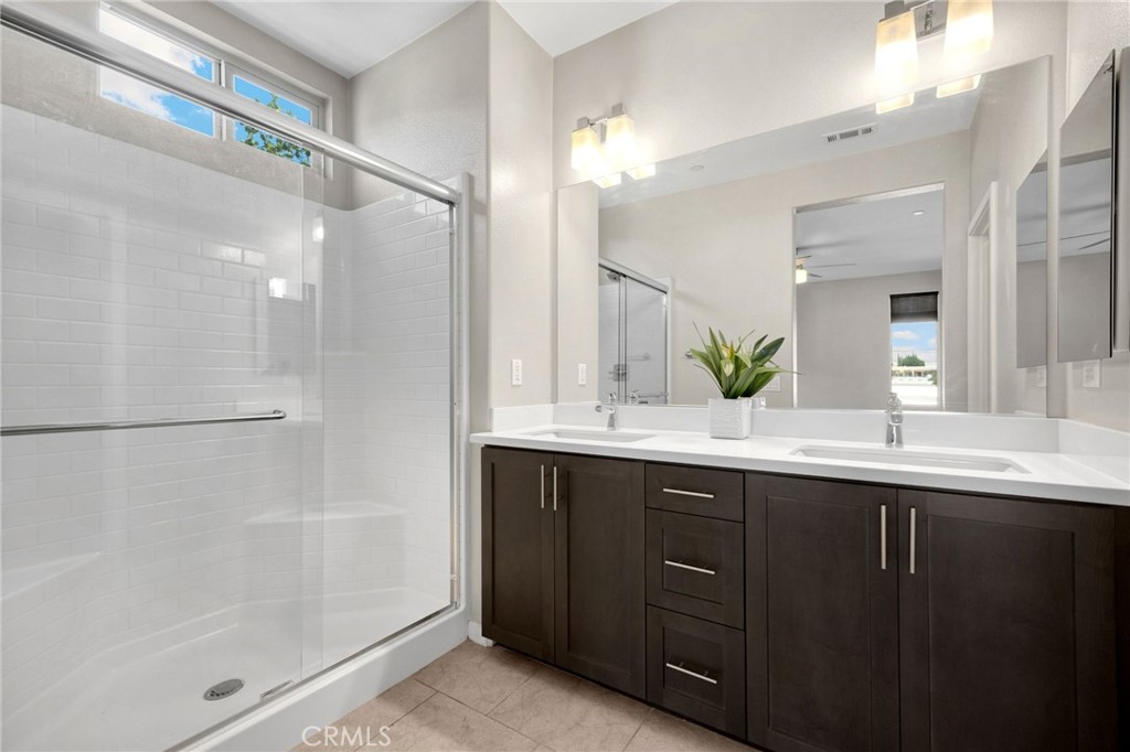 MLS #OC25235222 image #24