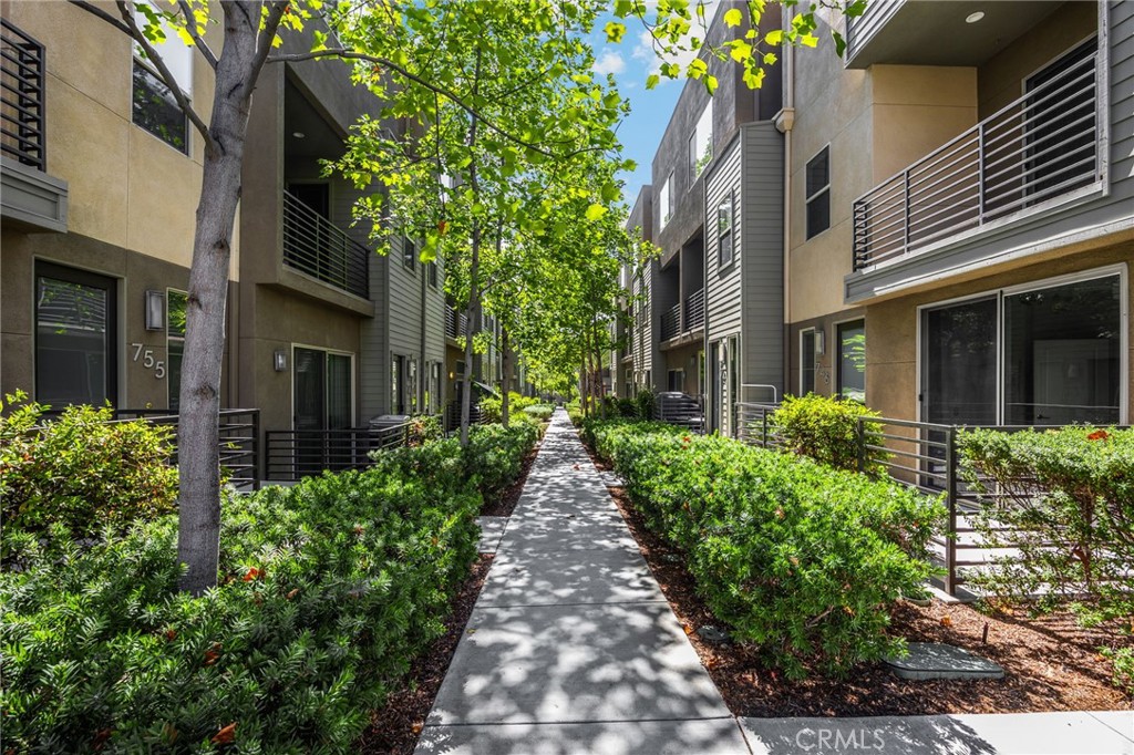 MLS #OC25235222 image #42