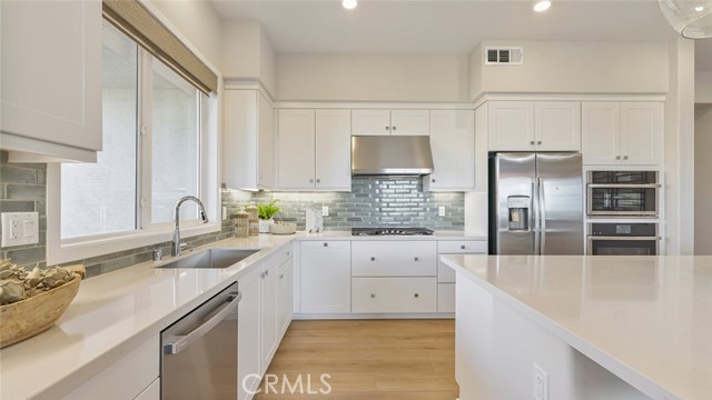 MLS #OC25235235 image #1