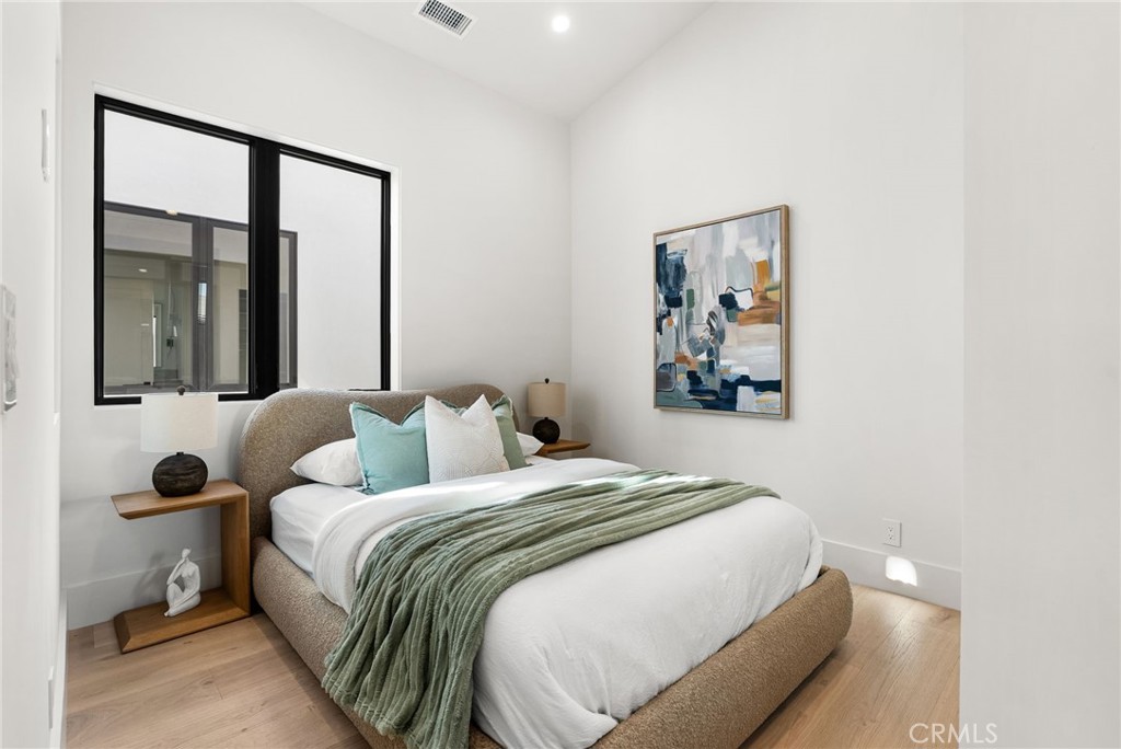 MLS #OC25235247 image #25