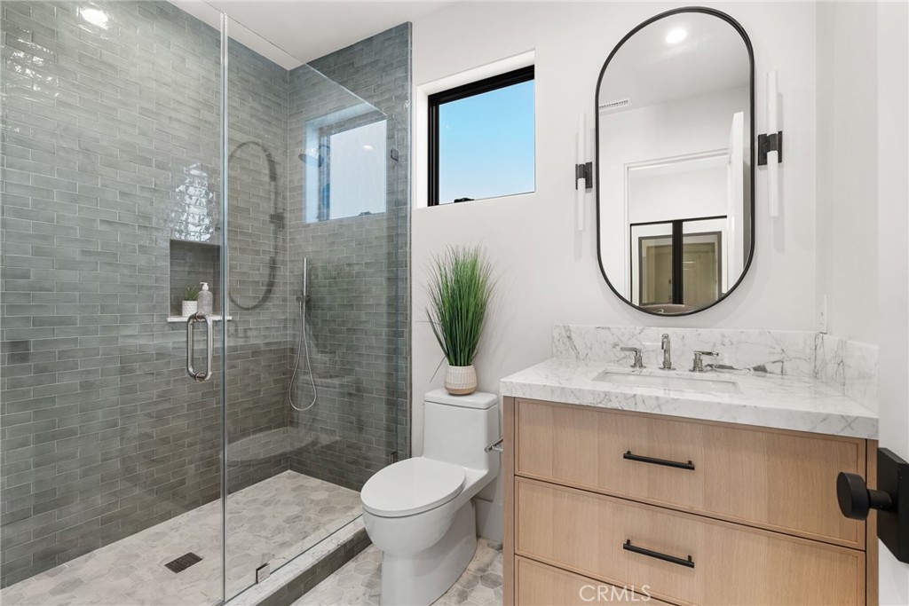 MLS #OC25235247 image #26