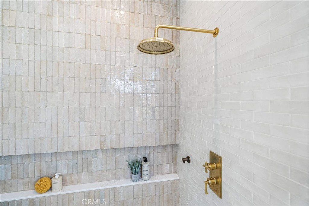 MLS #OC25235247 image #32