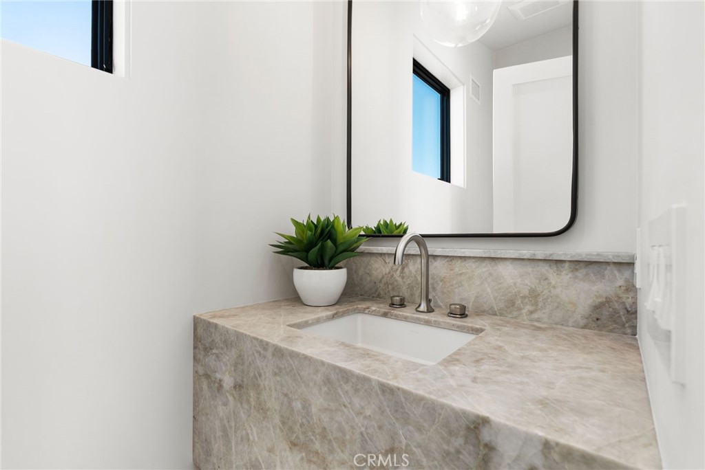 MLS #OC25235247 image #36