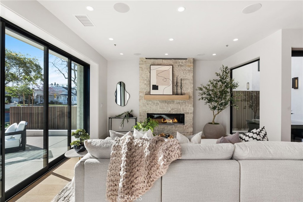 MLS #OC25235247 image #6