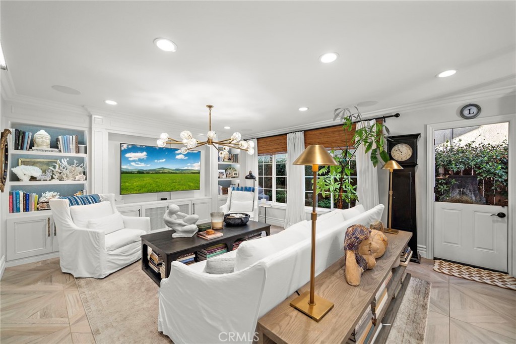 MLS #OC25235390 image #10