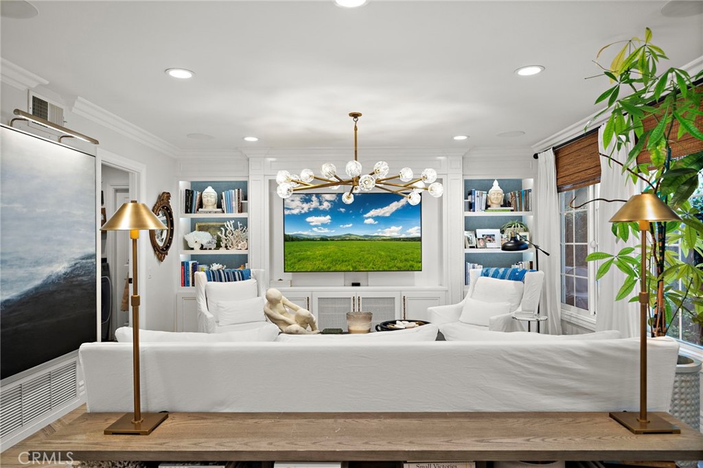 MLS #OC25235390 image #11